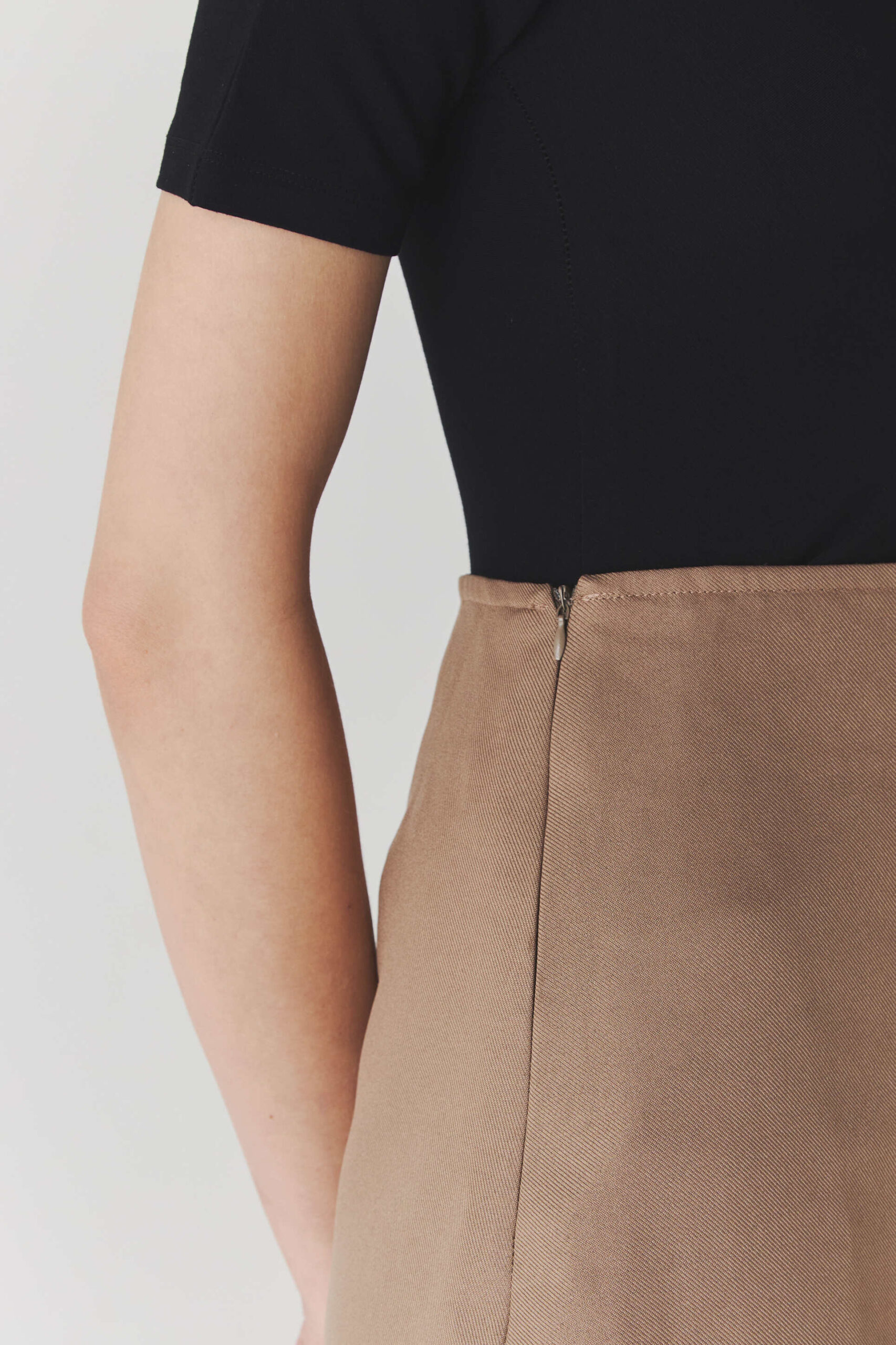 Thea Skort In Khaki - Image 3