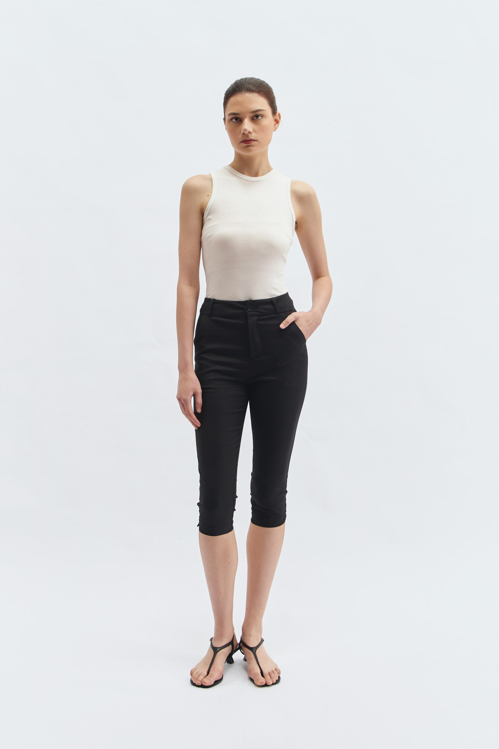 Zac Capri Pants in Black