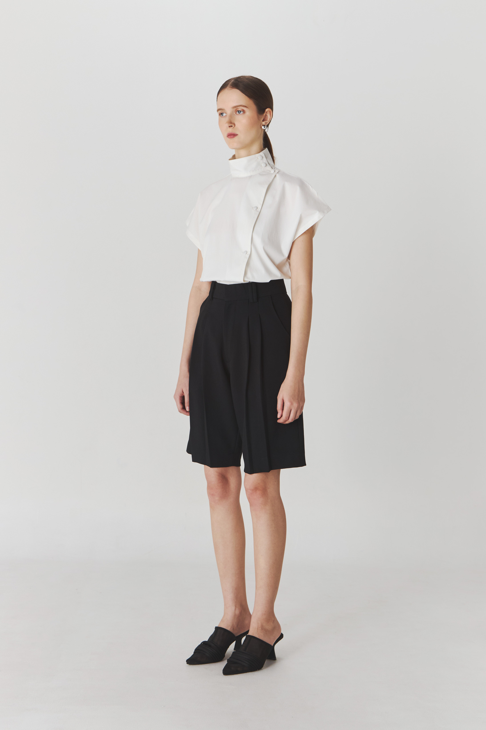 Beam Bermuda Pants In Black - Image 2
