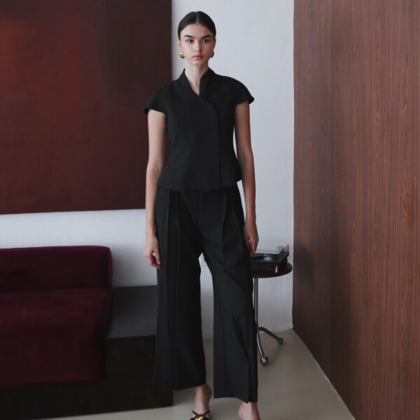 Lowe Pants in Black