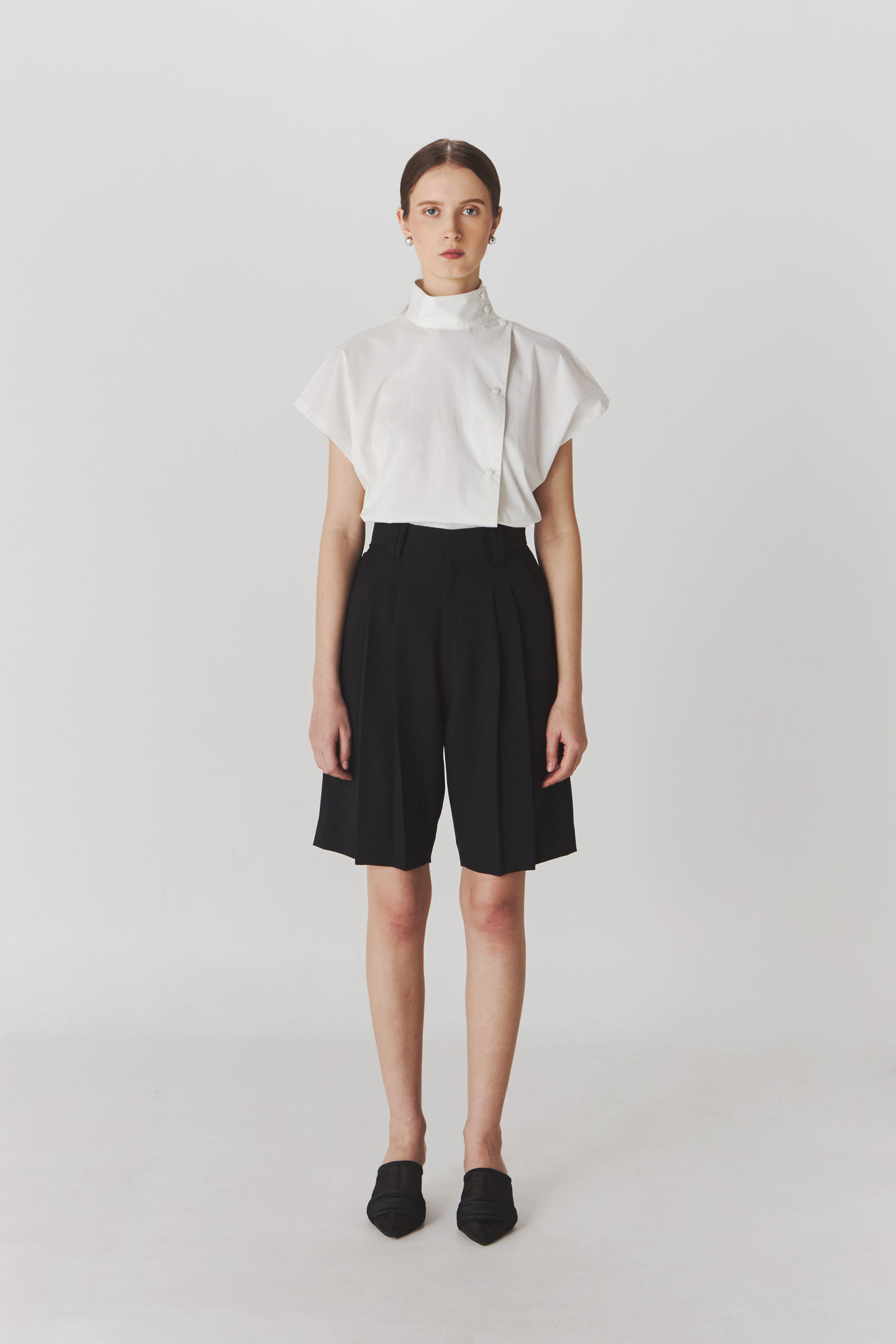 Beam Bermuda Pants In Black