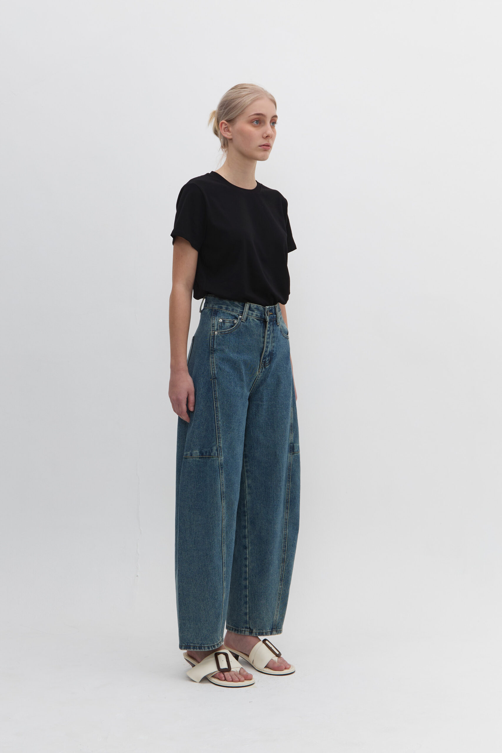 Ben Barrel Jeans in Denim - Image 2