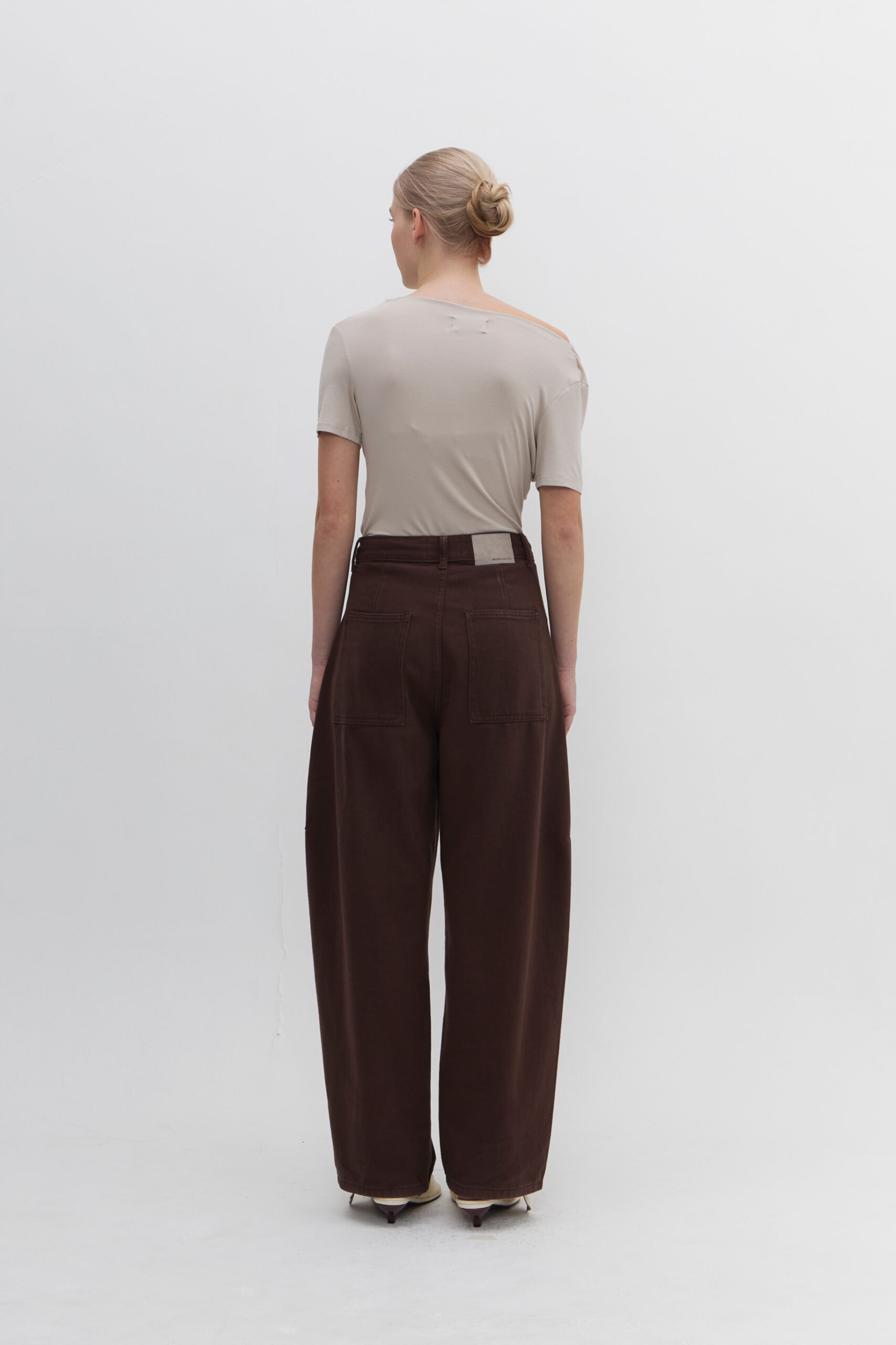 Ben Barrel Jeans in Brown - Image 3