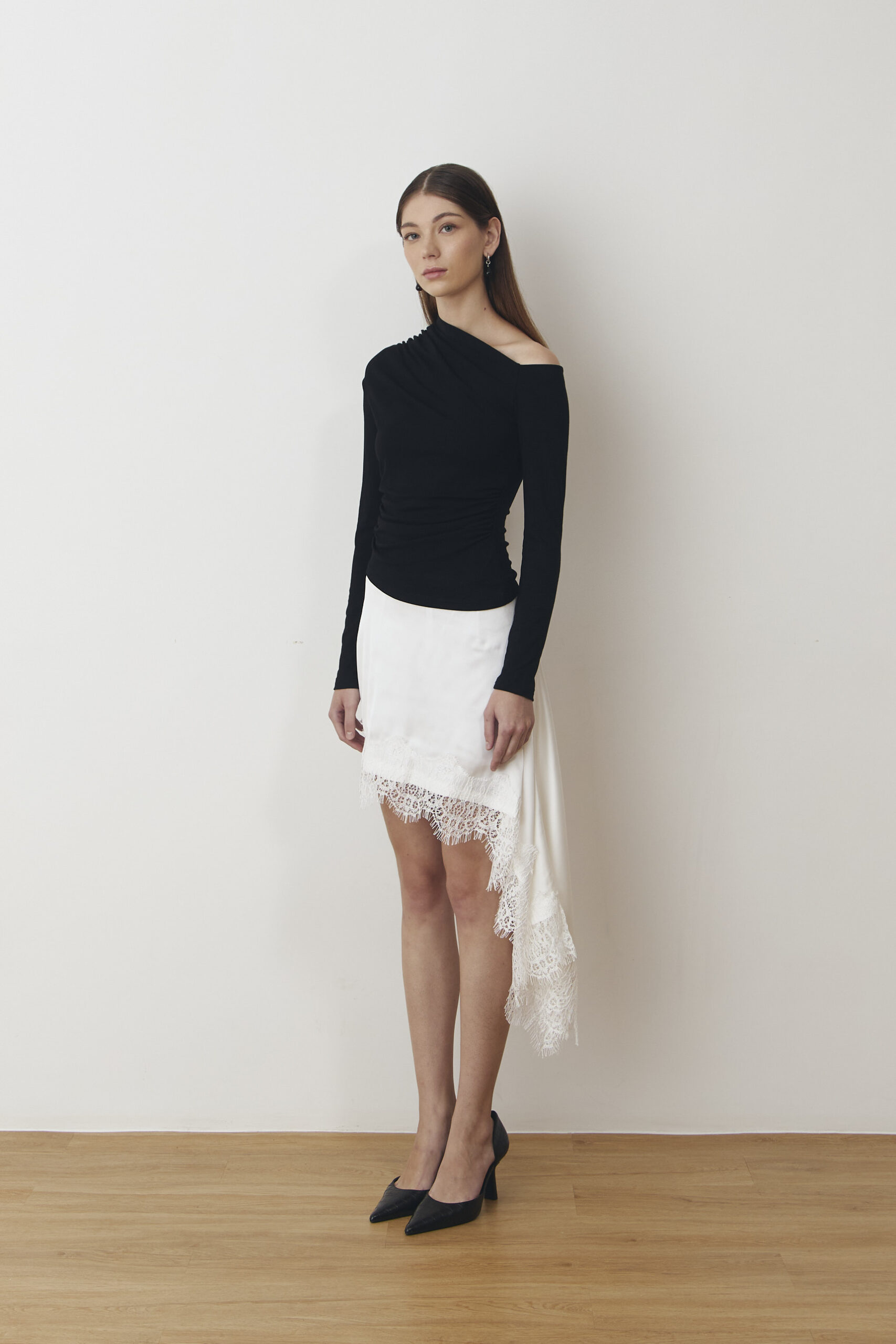 Asymmetrical Lace Skort in Broken White - Image 2