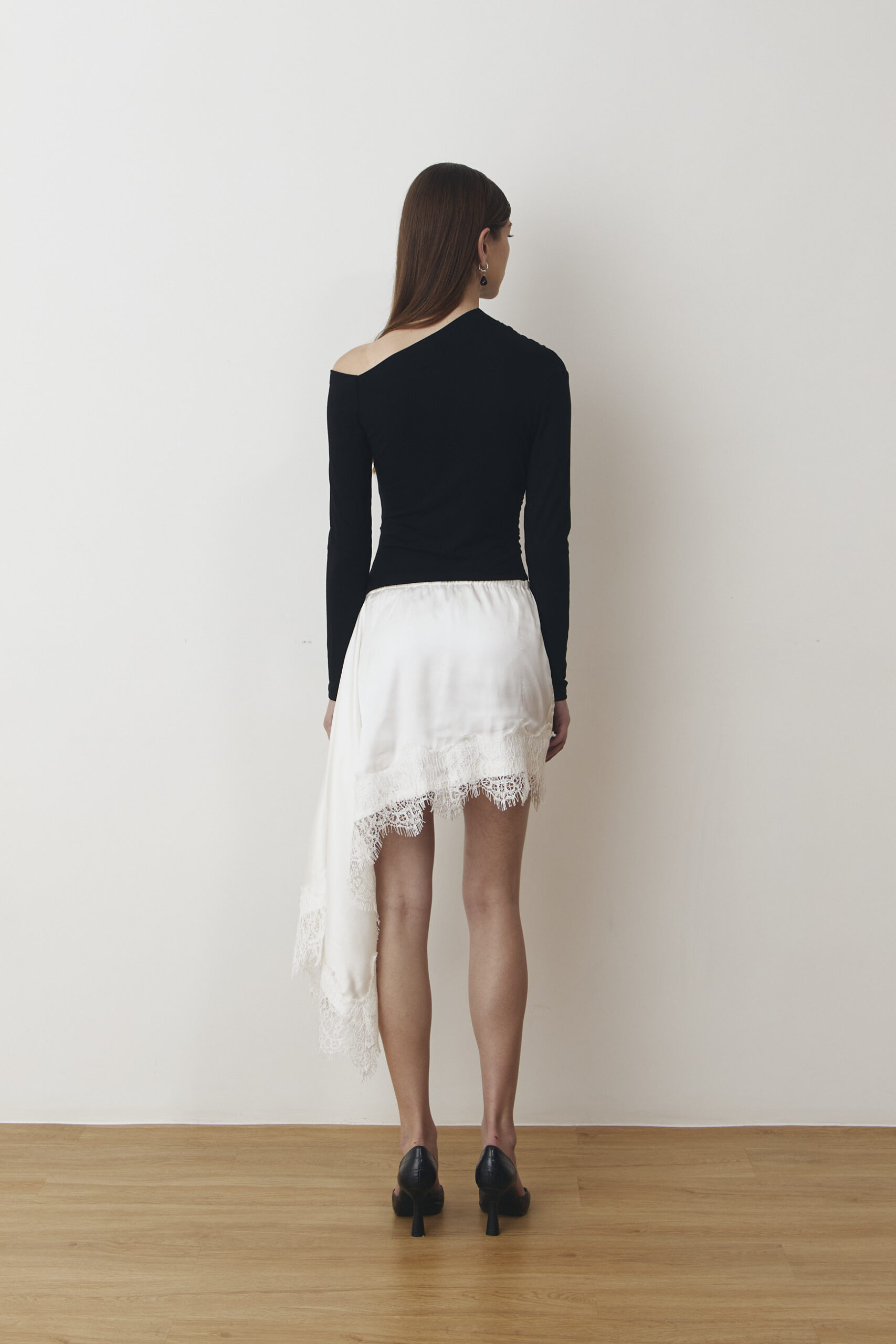 Asymmetrical Lace Skort in Broken White - Image 3