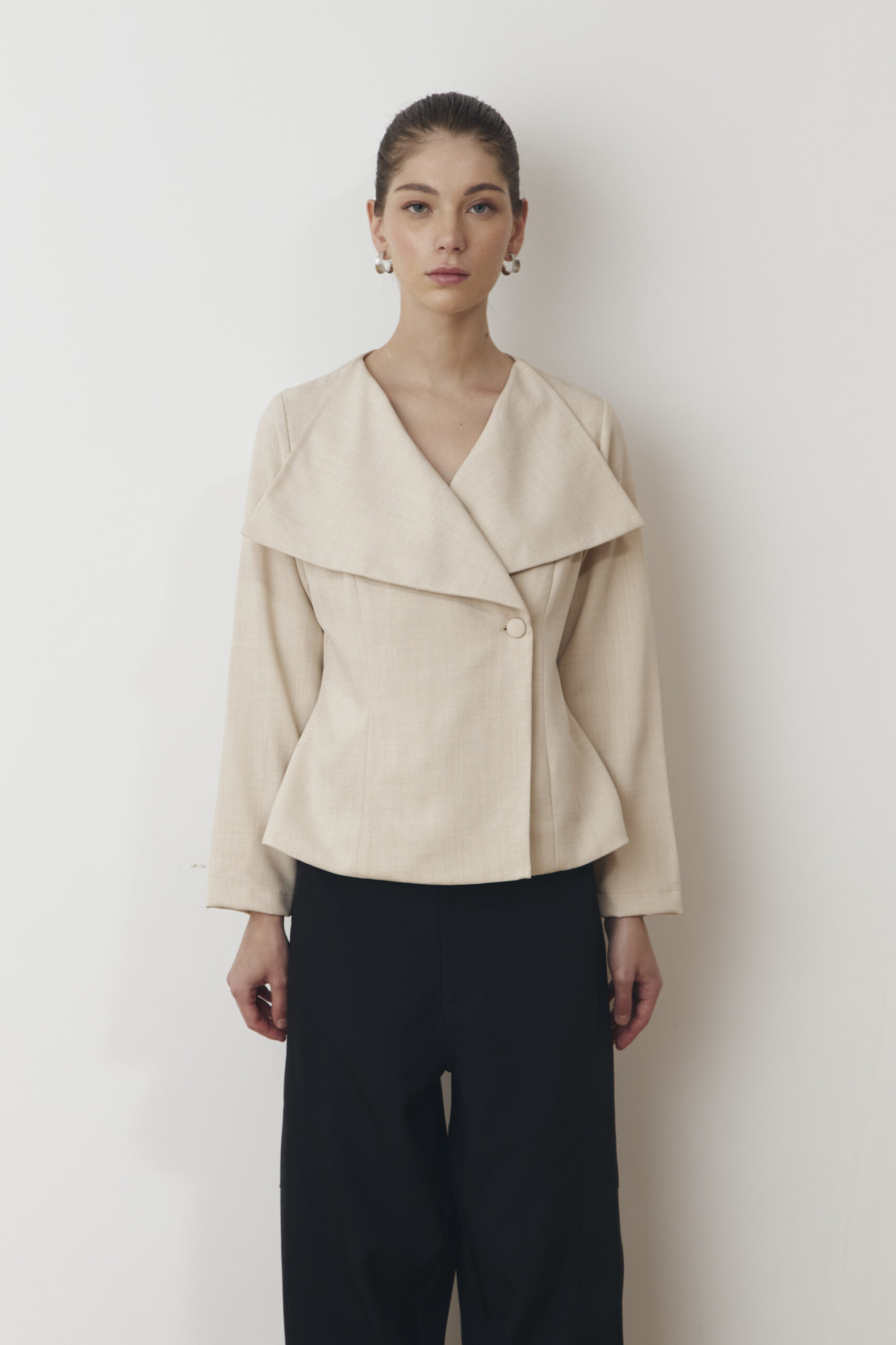 Lune Blazer in Beige - Image 4