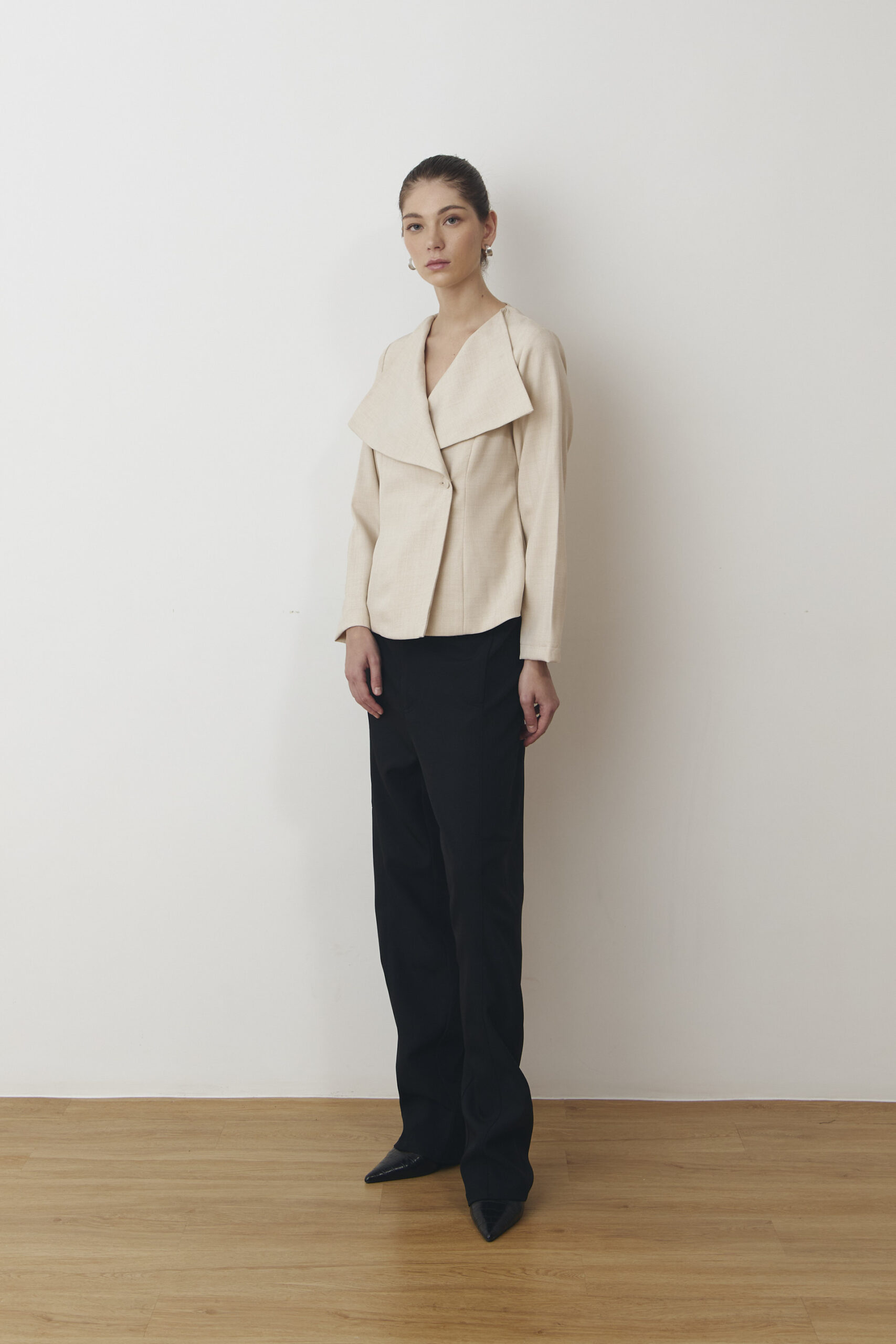 Lune Blazer in Beige - Image 2