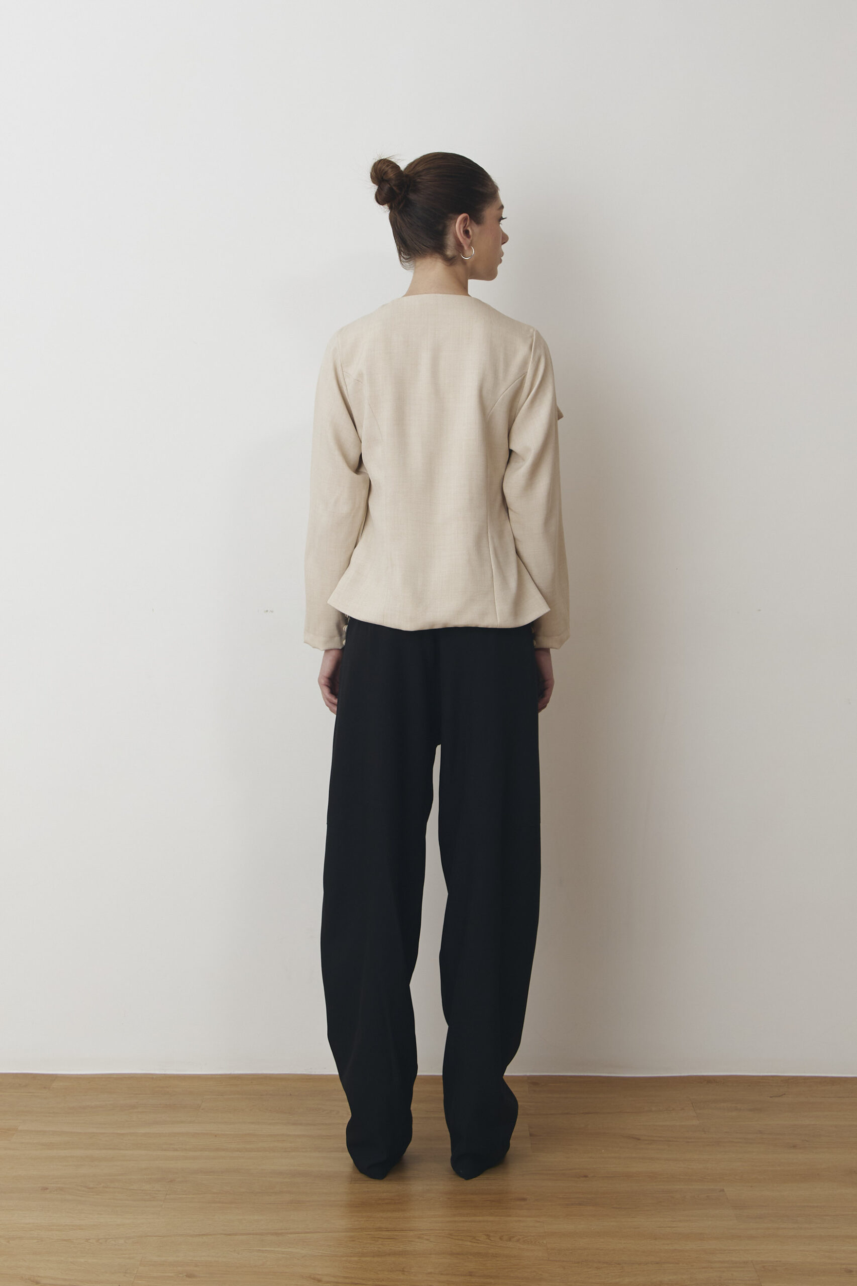 Lune Blazer in Beige - Image 3