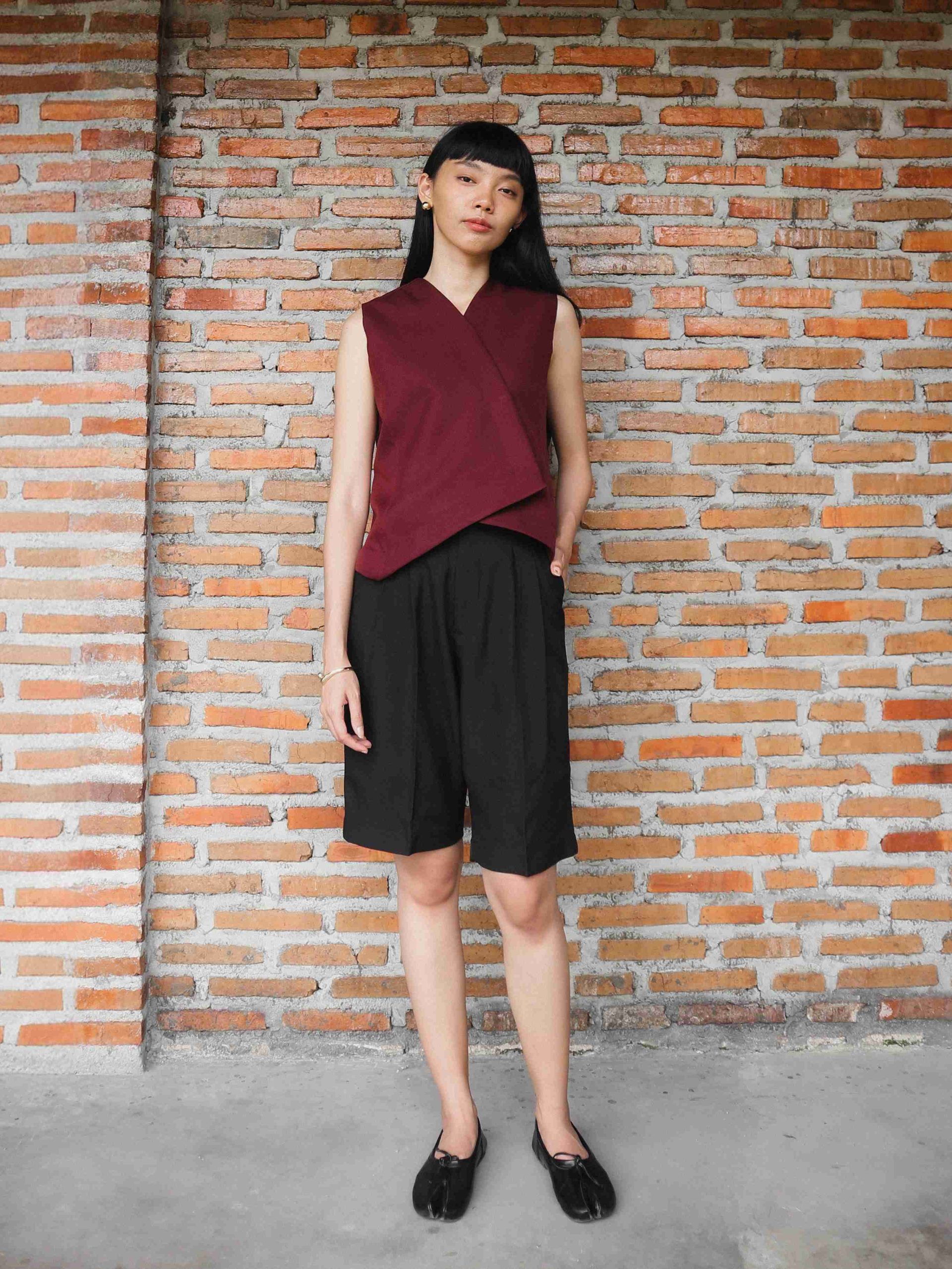 Lasse Vest in Maroon - Image 2