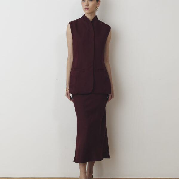 Rue Vest in Maroon