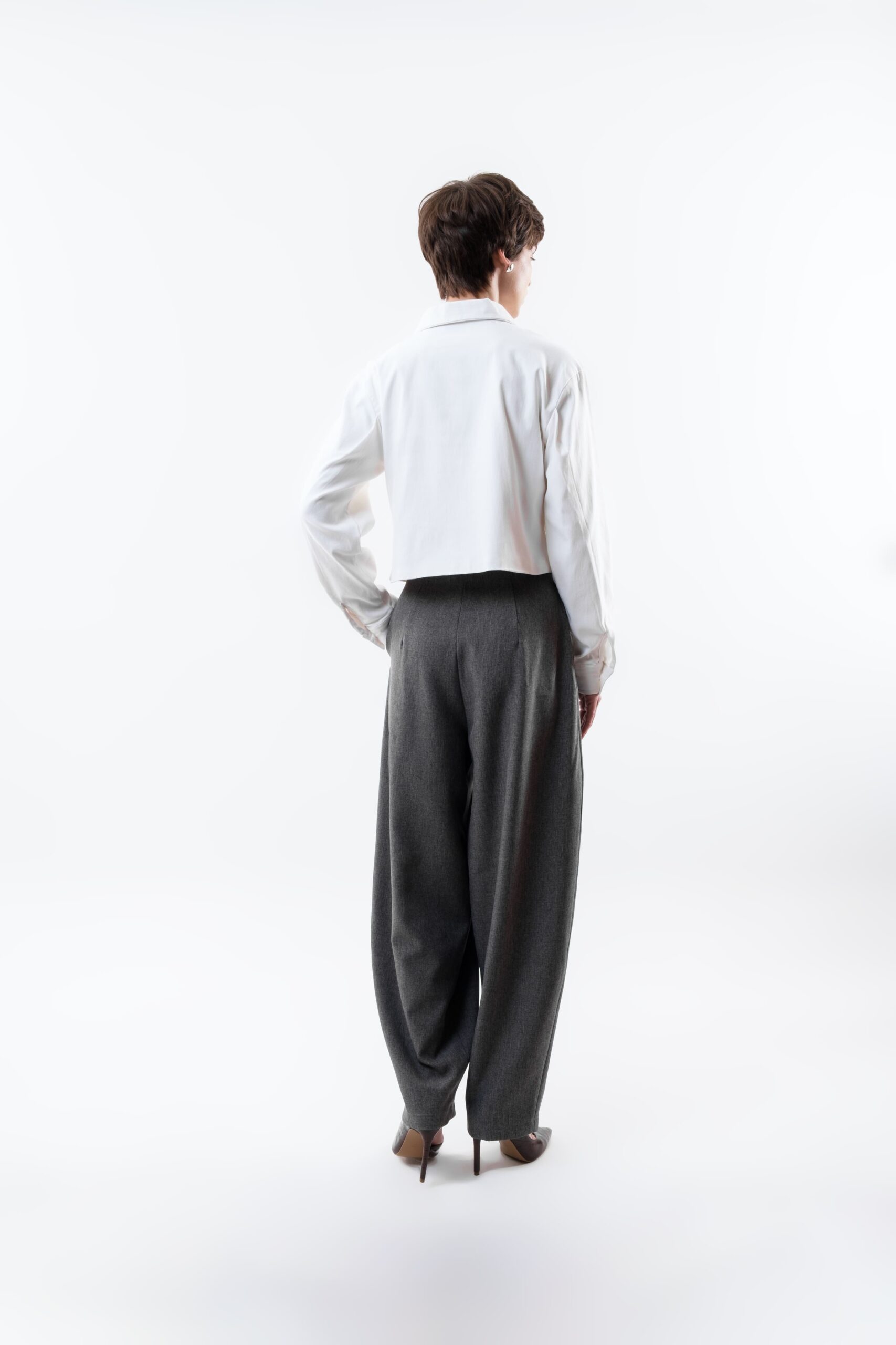 Abbei Pants in Grey - Image 2