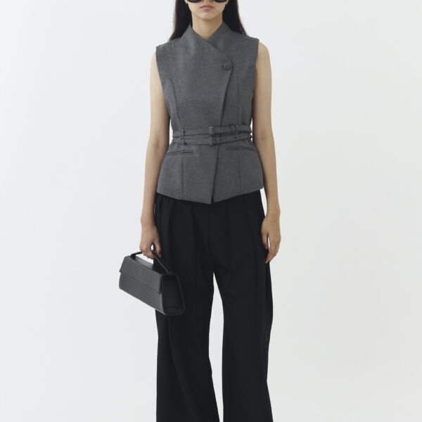 Rea Vest in Grey